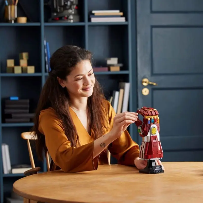 Avengers Endgame Iron Man Glove Bricks Red Nano Infinity Gauntlet Model Premium Assembled Collectible for Marvel Enthusiasts - Image 3