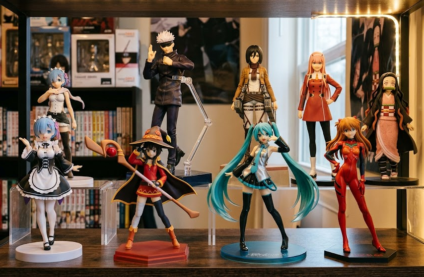 Layered anime figure shelf using risers for visibility and a stand for a dynamic pose