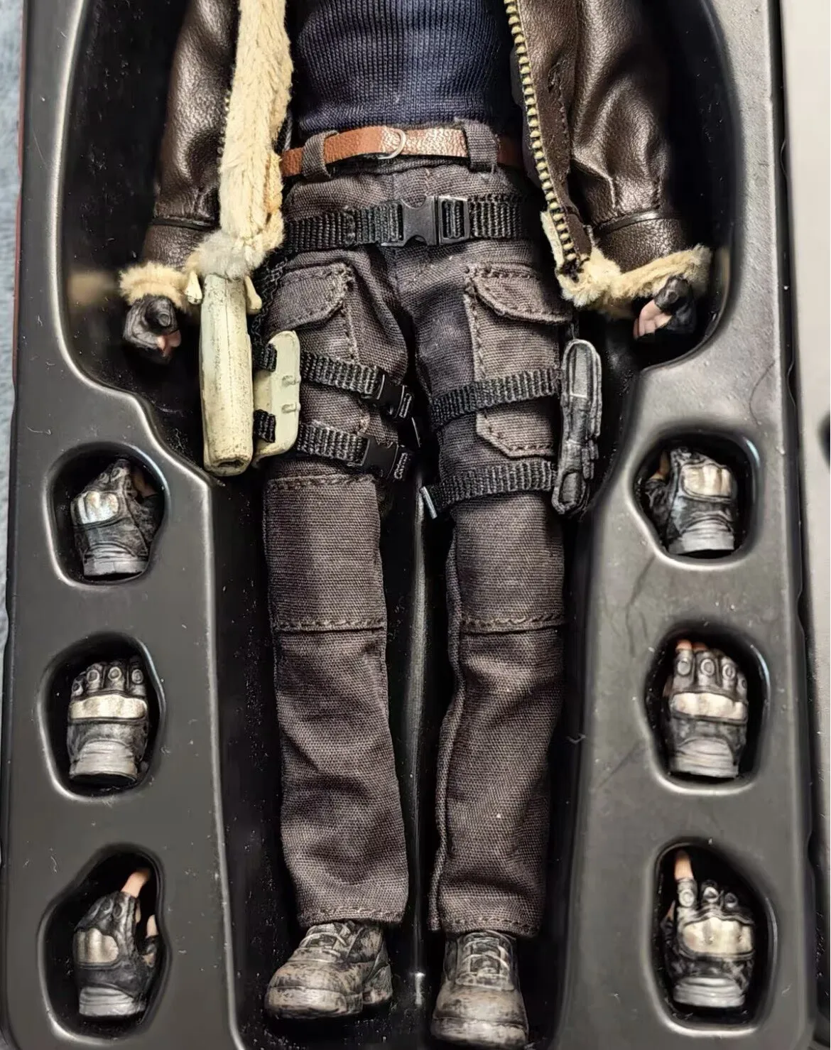 Patriot Studio Steelback Beast Resident Evil Leon S Kennedy 1/12 Scale 6 Action Figure — view 2