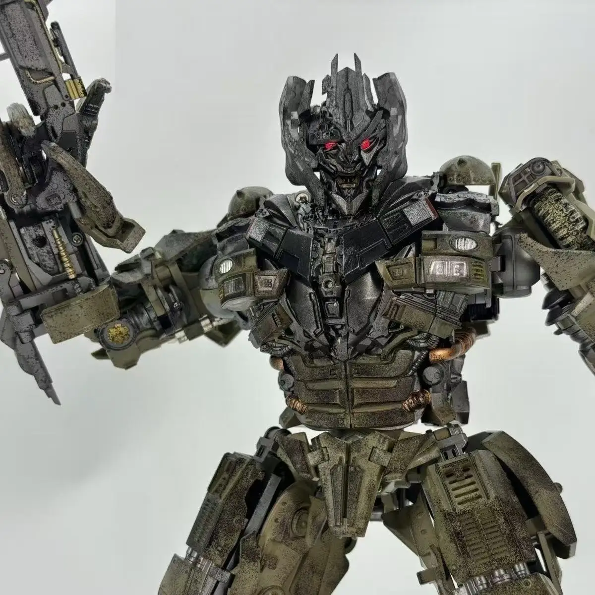 Transformation DP01 DP-01V Oil Tank Car Alloy Enlarged Desert War Damage Edition Action Figure — view 3