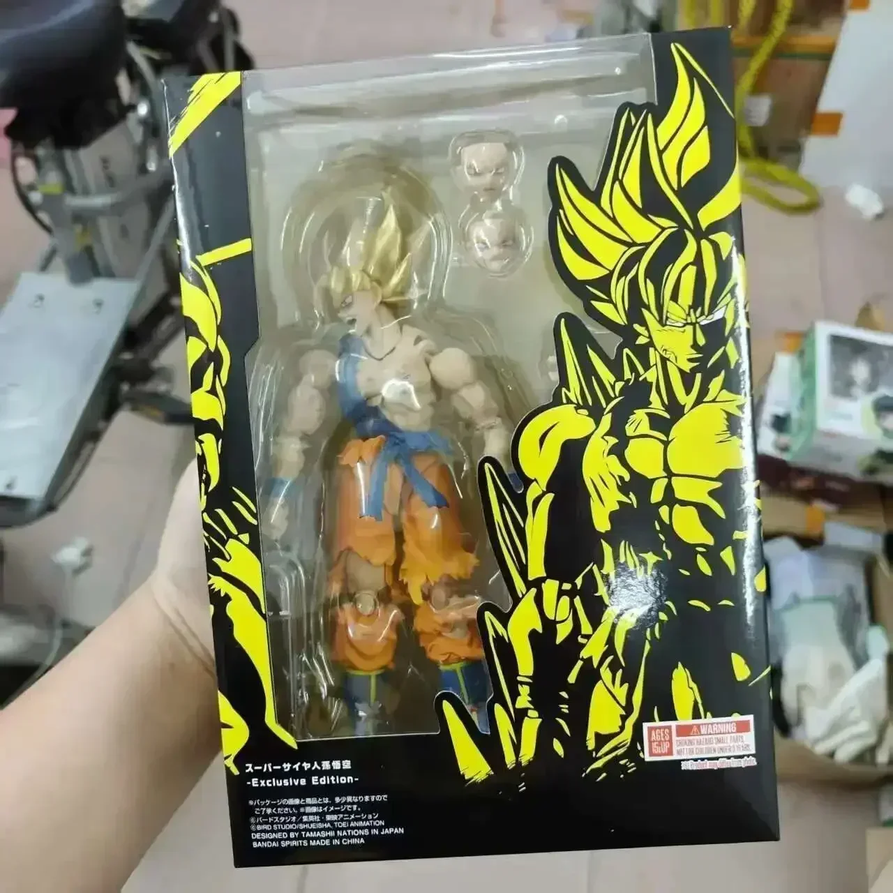 Goku Son S.H.Figuarts War Damage Super Saiya Action Figure — view 4