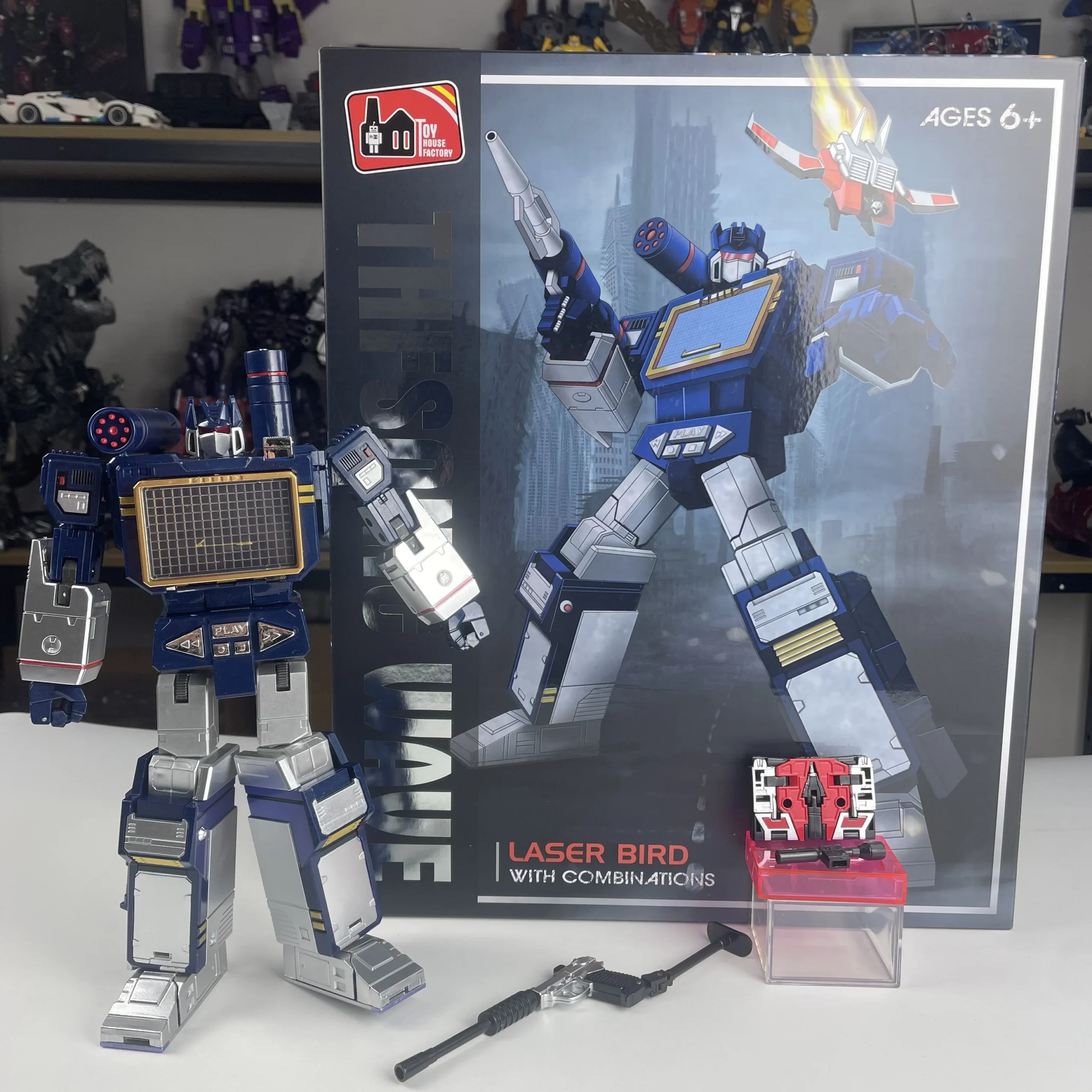 THF Masterpiece G1 Soundwave 23cm Transforming Robot Figure