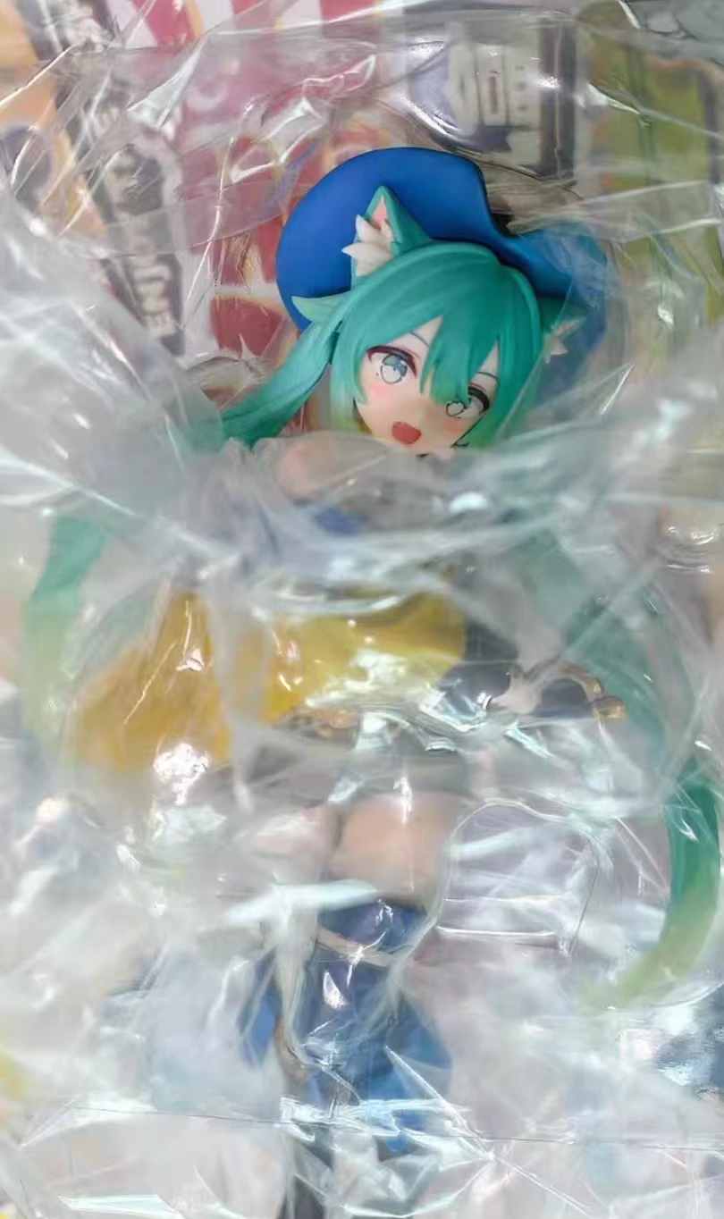 TAITO Wonderland Hatsune Miku Cat in Boot Model Figurine Collectible Figure — view 2