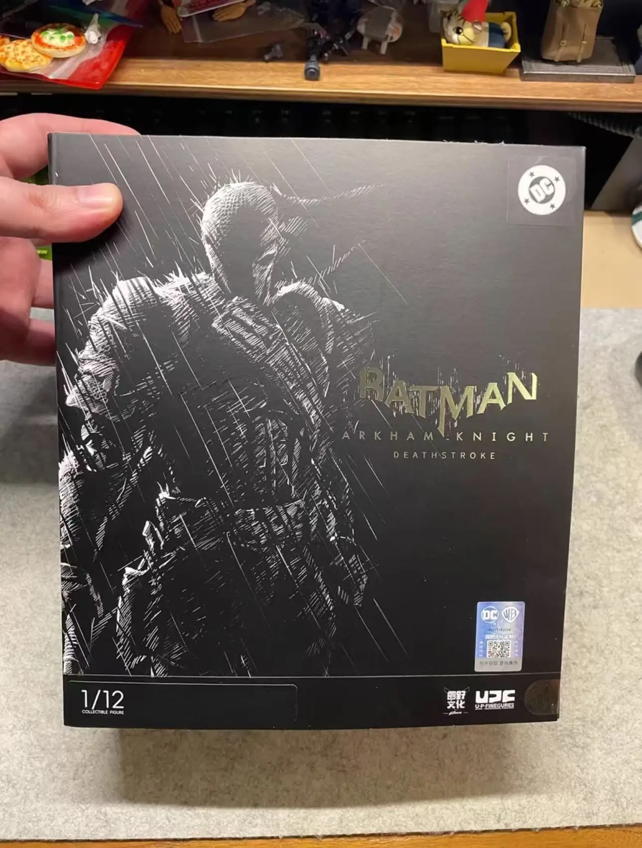 Yuanye Culture Arkham Knight Batman Movable Action Figure — view 2