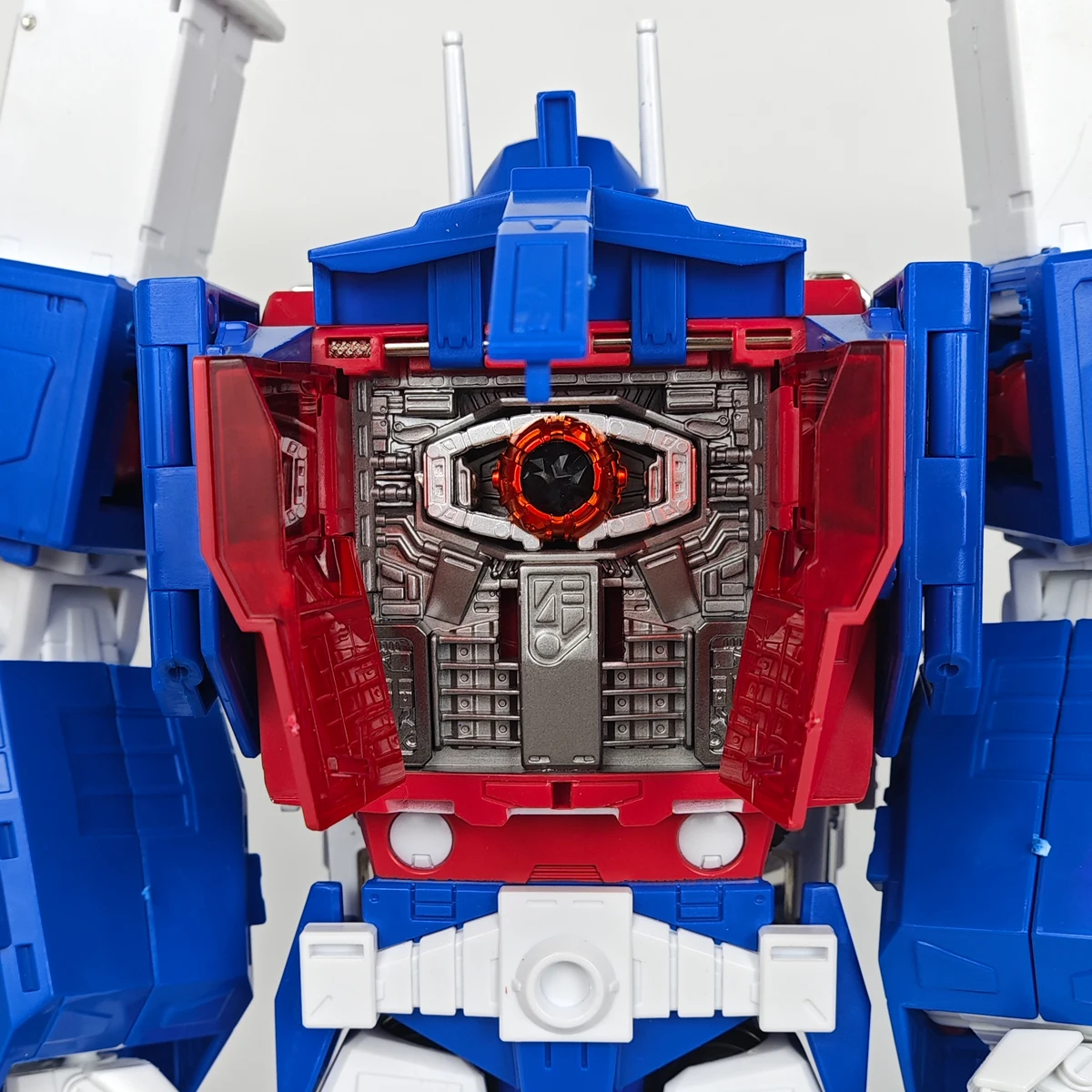 THF Transformation 28CM Ultra Magnus IDW KO MP-22 Action Figure — view 2