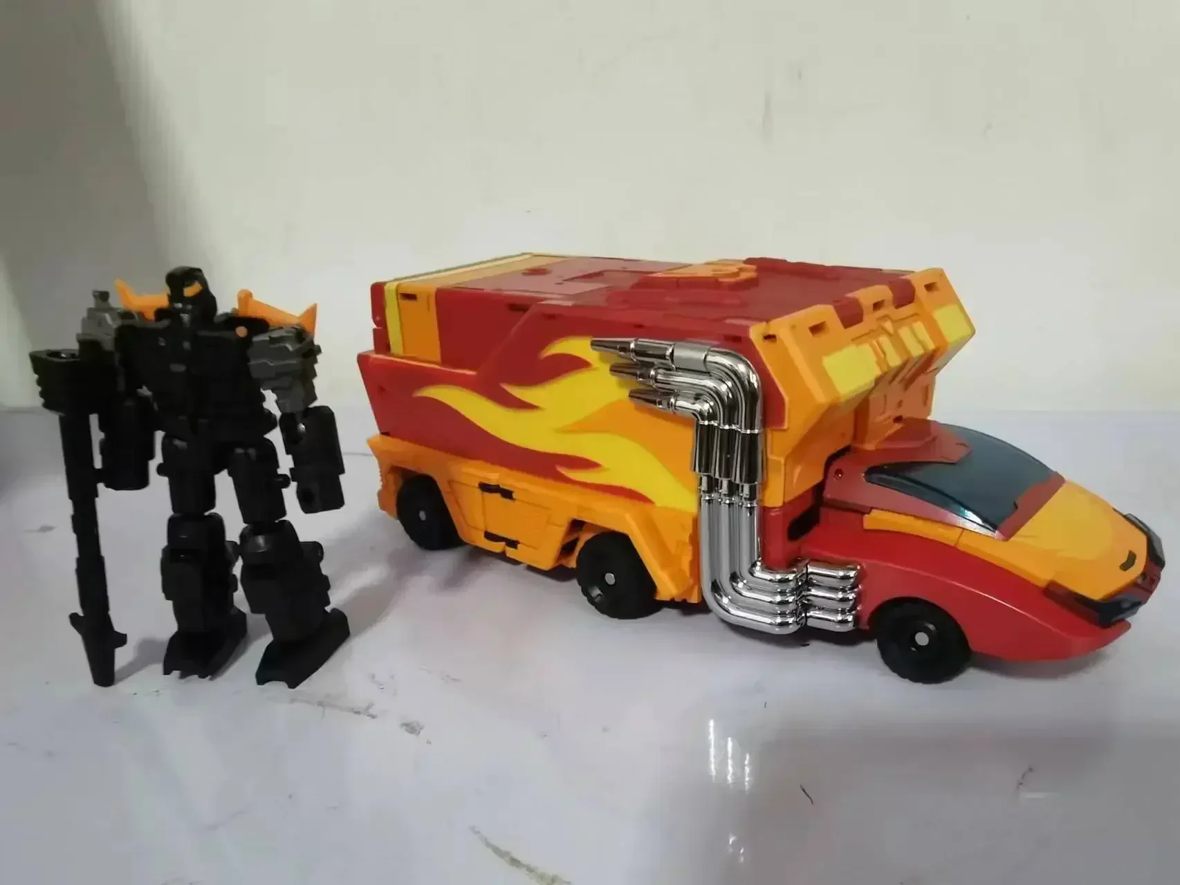 DX9 Transformation D06 Carry Hot Rod Rodimus Prime Action Figure — view 3