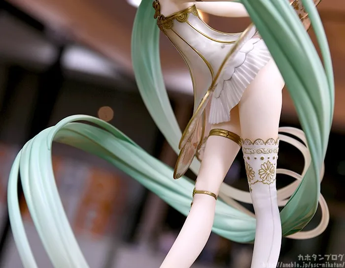 GSC Singer Series 01 Miku Symphony 2020 5th Anniversary Scale 1/1 Collectible Figure — view 6