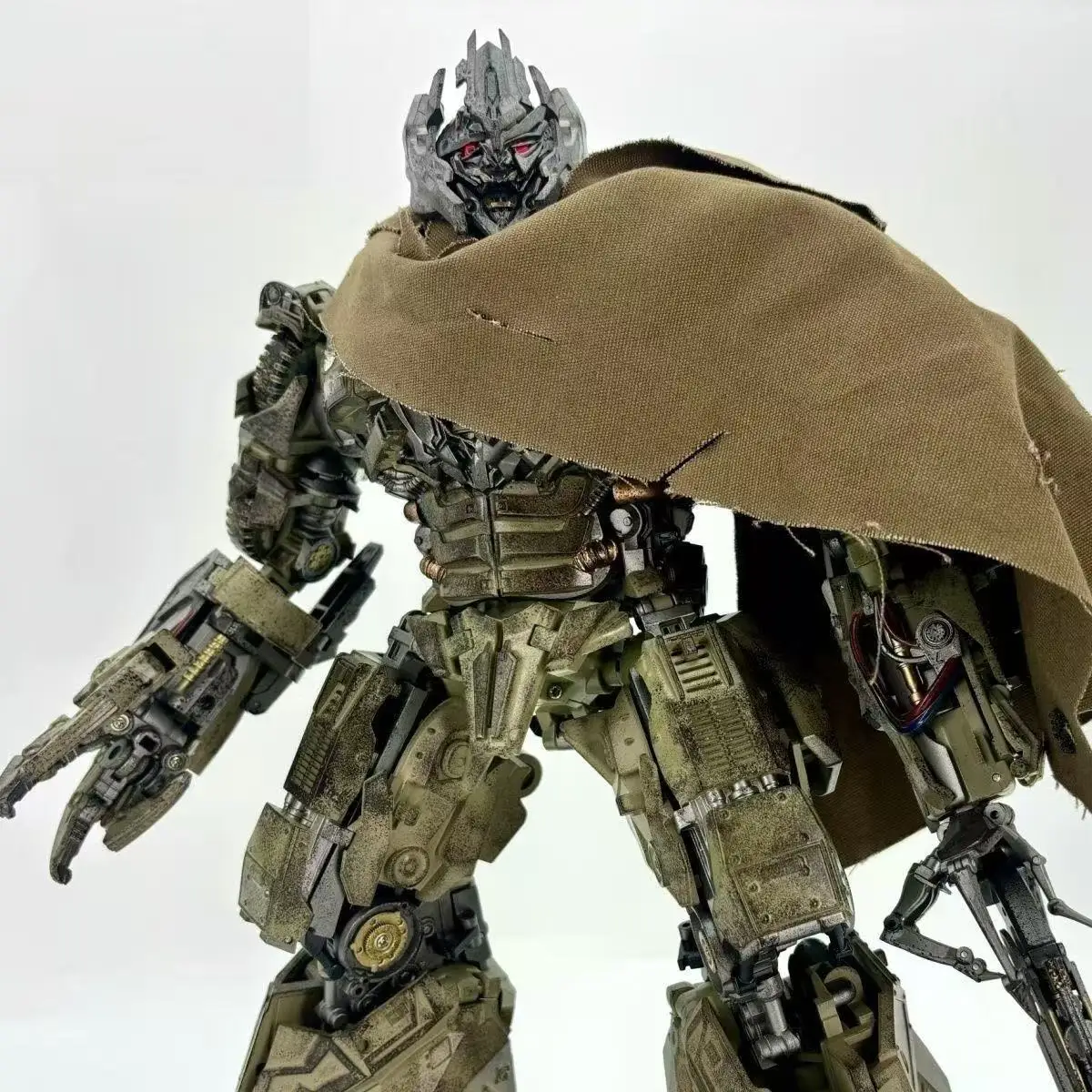Transformation DP01 DP-01V Oil Tank Car Alloy Enlarged Desert War Damage Edition Action Figure — view 2