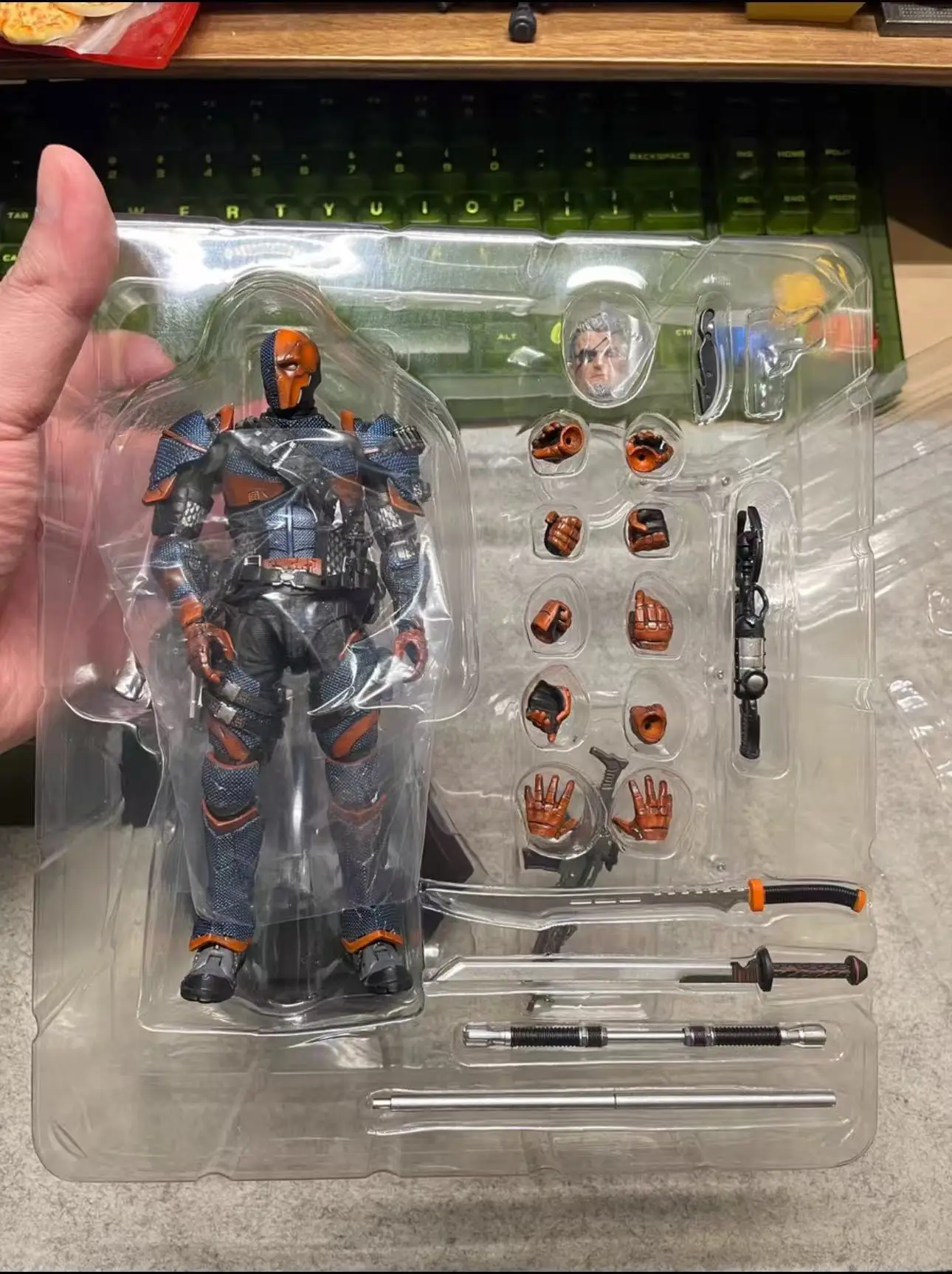 Yuanye Culture Arkham Knight Batman Movable Action Figure — view 6